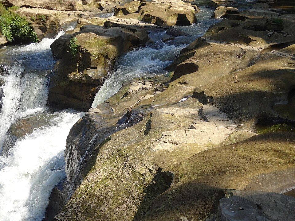 Nafakhum Waterfall